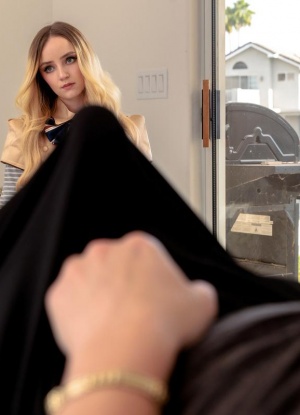 Блондиночка куколка тоже член семьи фото 8