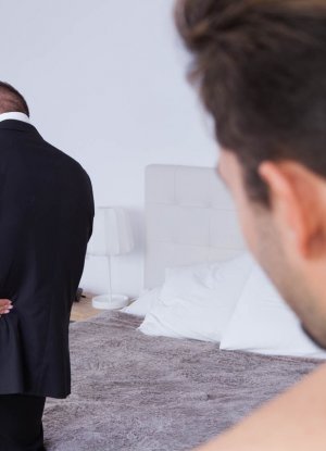 Черноволосая кукла ублажает своего парня рогоносцем с возбужденным извращенцем фото 12