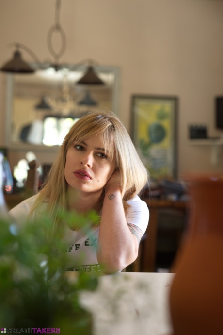 Различные горячие девушки сами моделируют себя во время безопасных для работы съемок 11