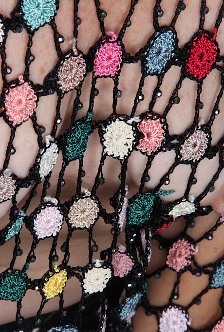 Завораживающее раздевание крупным планом от превосходной зрелой красотки Софи 3