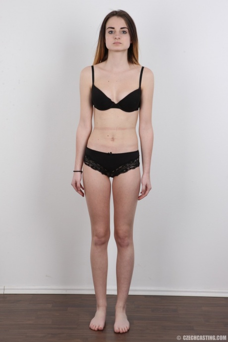 Маленькая сиськастая подражательница порнозвезды Доминика позирует обнаженной для своего интервью на кастинге 7