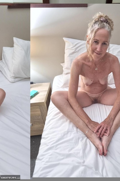 Пожилая блондинка с отвисшими сиськами Жаклин лежит обнаженной на своей кровати 8