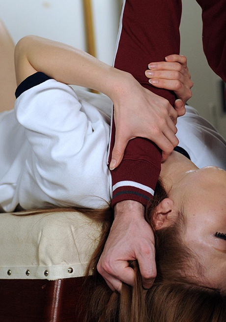 Японской милашке нужно подрочить после орального секса 12