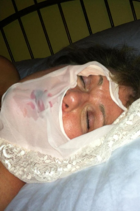 Грудастая любительница постарше Блисс раздвигает свою покрытую спермой киску во время действия от первого лица 7