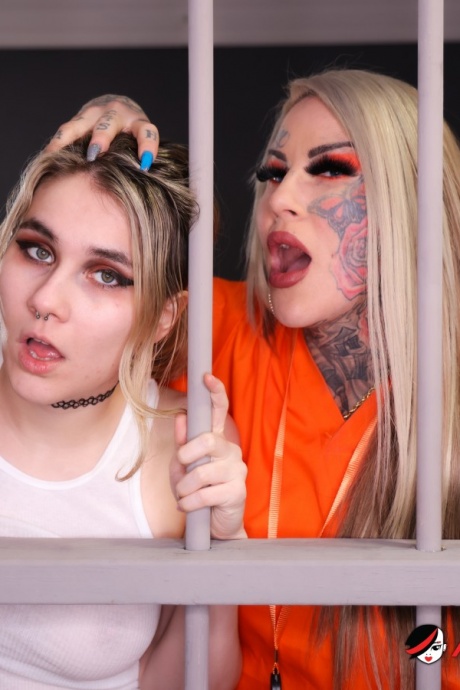 Альтернативный эротический Тюремный Фетиш Татуировка блондинки 11