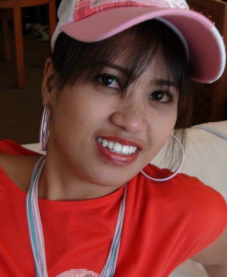 Азиатская любительница получает сперму в открытый рот после того, как отсосала член в бейсболке 6