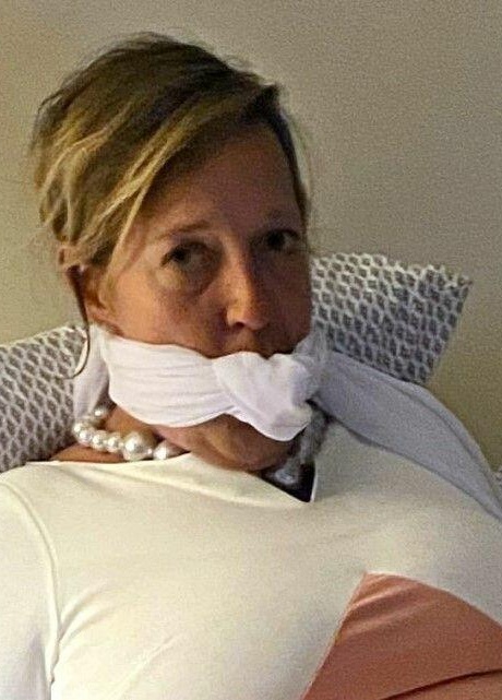 Любительнице леди Мейер заткнули рот кляпом и связали в разных местах дома 13