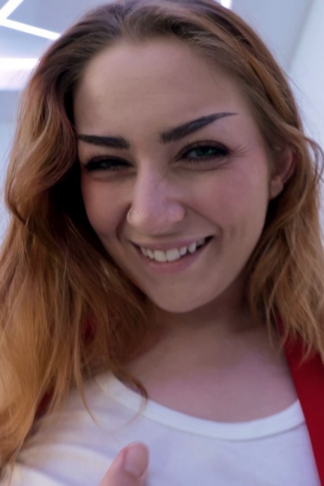 Кира Фокс в фильме 