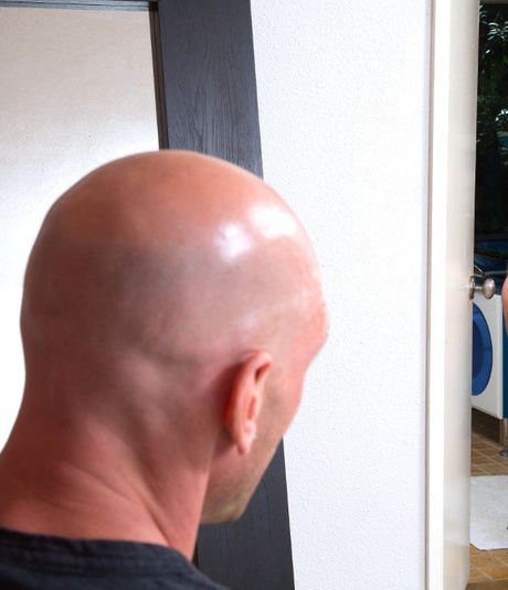 Рыжеволосая латиноамериканка Никки Делано трахается с другом своего мужа 3