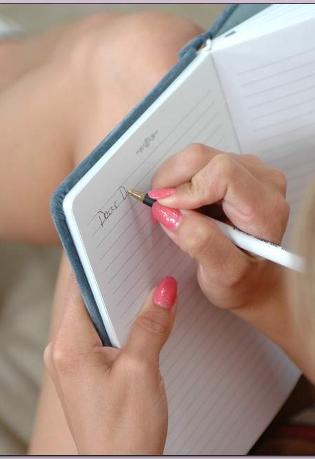 Жаждущая спермы няня Лекси обожает трахаться и получать обильную порцию спермы на лицо 16