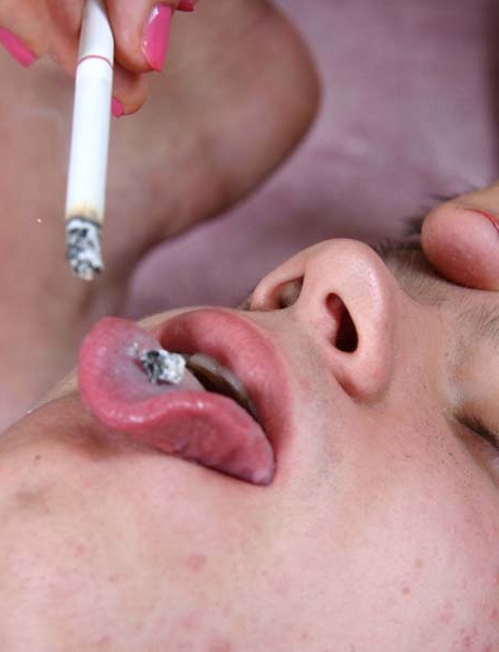 Таня заставляет рабыню страдать от множества унижений - порки, плевков и так далее 15