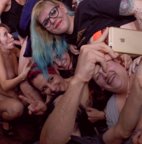 Нати Меллоу унижают публично, прежде чем ее тоже подвергают групповухе 12