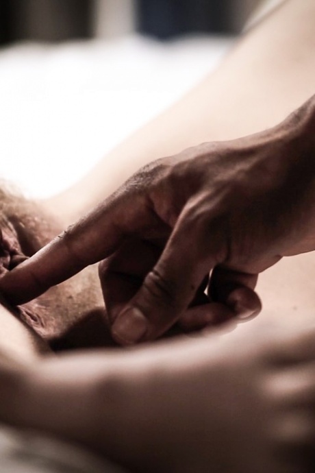 Молоденькая платиновая блондинка Хлоя Черри трахается со своим черным отчимом 6