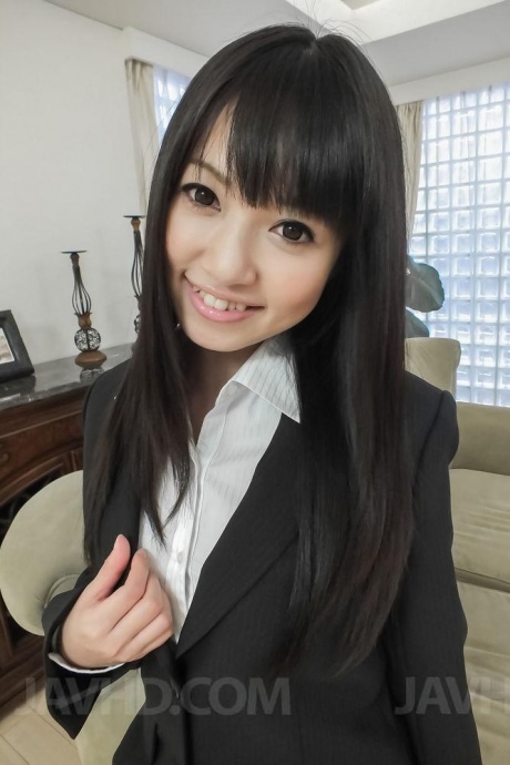 Сладкая японская девушка Котоми Асакура брызгается во время секса ММФ 2