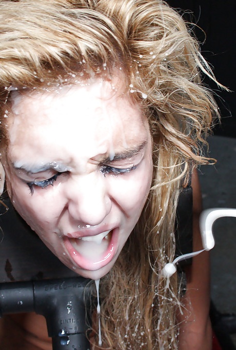 Латиноамериканская красотка Мисти Лав устраивает БДСМ оргию с анальным сексом и буккаке 16