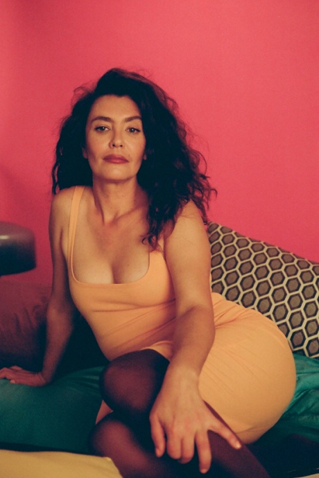 Группа похотливых самок из 70-х ублажает своих бойфрендов 5