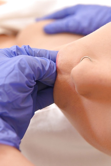 Развратный лесбийский БДСМ секс с горячими медсестрами Леной Нитро и Кендрой Стар 8