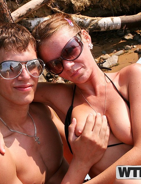 Студенты колледжа занимаются групповым сексом, проводя день у воды 7