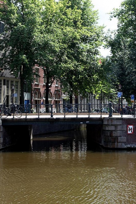 Русский секс-турист находит утешение с голландской секс-работницей в зоне красных фонарей 4