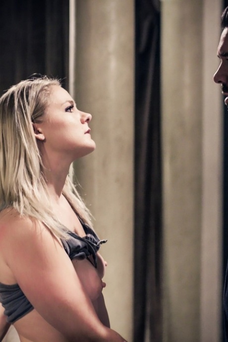 Белокурая цыпочка Лизи Свит и ее шурин занимаются грубым сексом 6