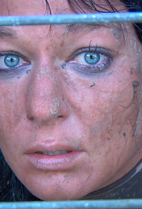 Рабыню Лондон Ривер удерживают различными способами во дворе 4