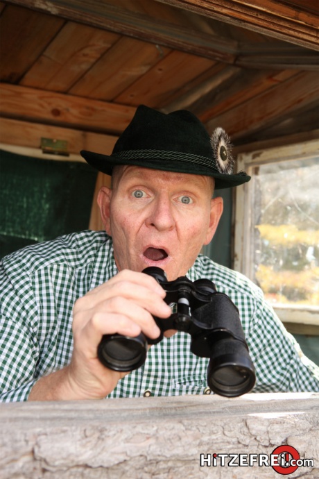 Грудастая пожилая блондинка Марина Монтана отдает свою проколотую киску наблюдателю за птицами 20