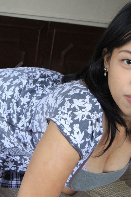 Пухленькая азиатка осталась со спермой в жопе после траха с секс-туристом Кремовый пирог 2