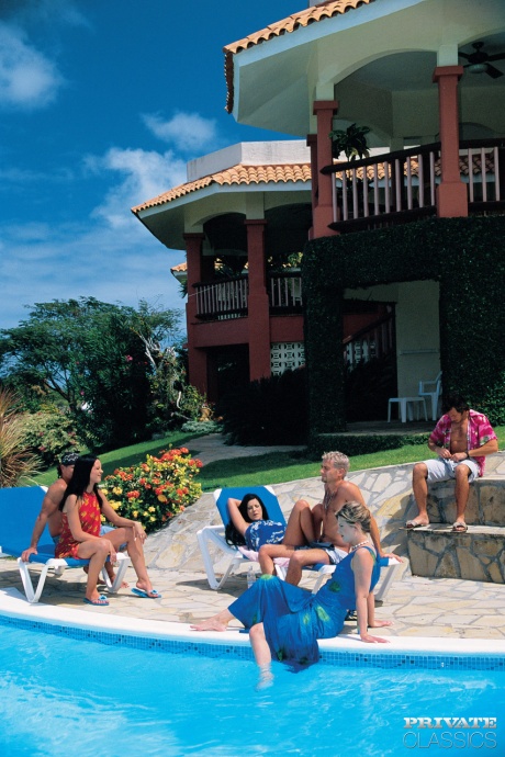 Девушки Обожают Игры В Бассейне И Оргии На Свежем Воздухе, Убедитесь В Этом Сами 4