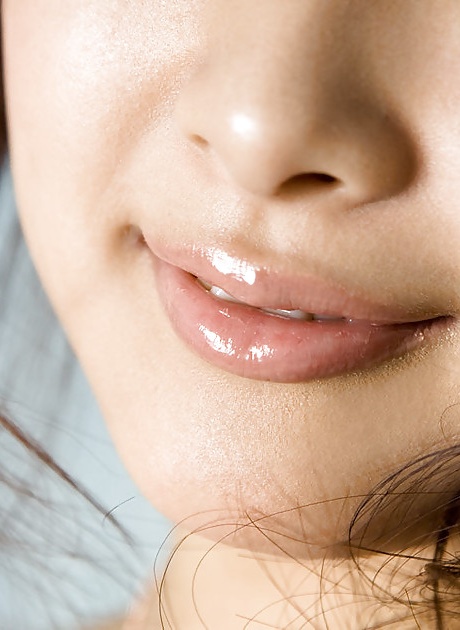 Грудастая азиатка Сузука Исикава снимает свое нижнее белье 12