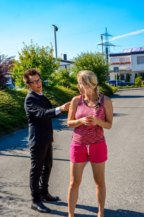 Белокурая цыпочка Джулия Пинк делает селфи на открытом воздухе перед жестким сексом в сауне 2