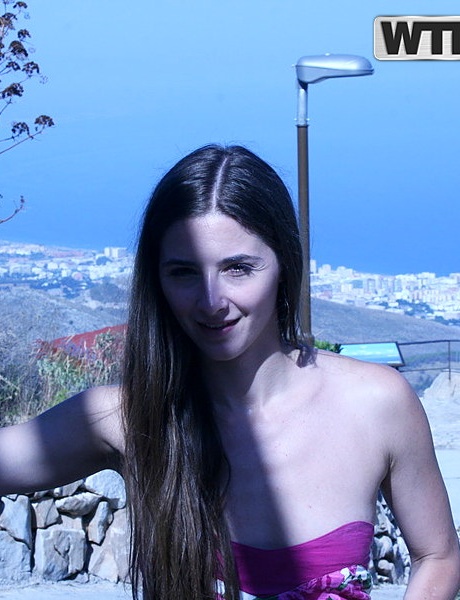 Стройная девушка Лейла участвует в домашнем сексе от первого лица со своим другом-мужчиной 13