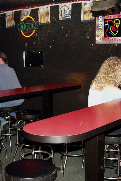 Джинджер Кликсен занимается лесбийским сексом в ночном клубе для дайверов 3