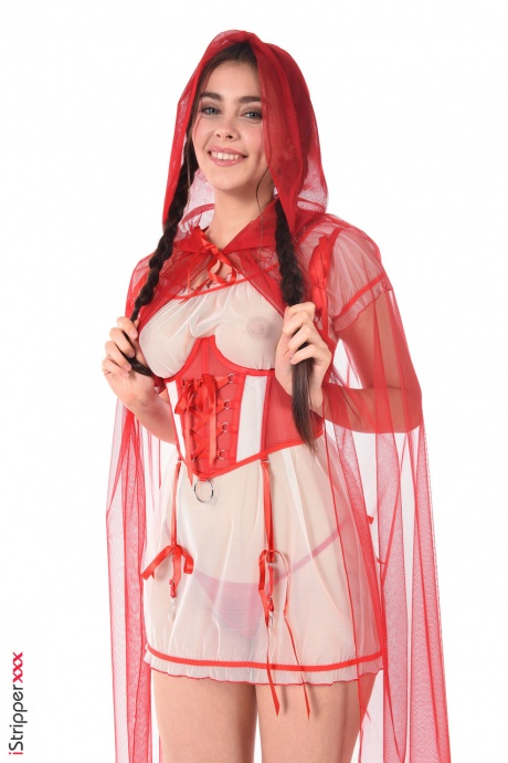 Красивая девушка Алисса Фокси мастурбирует после того, как сбросила костюм для косплея 3