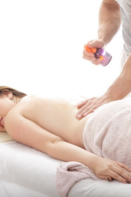 Красивую девушку-подростка с красивыми сиськами трахает массажист отдела кадров 4