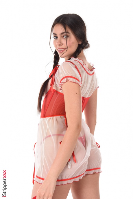 Красивая девушка Алисса Фокси мастурбирует после того, как сбросила костюм для косплея 5